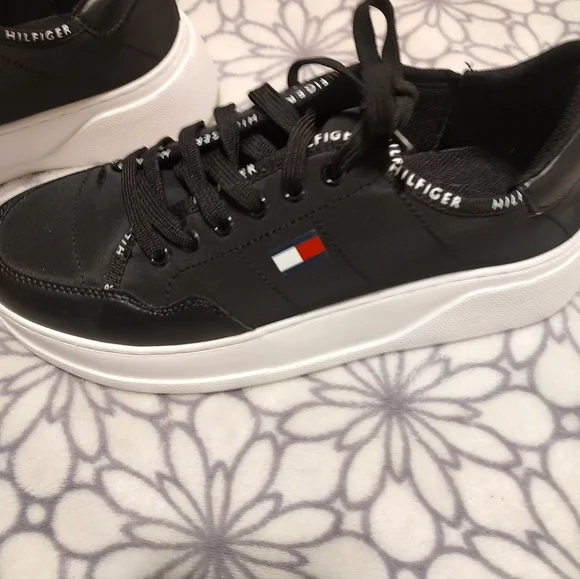 Tommy Hilfiger sneakers - Picture 2 of 10
